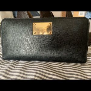 MICHAEL KORS LARGE WALLET- BLACK LEATHER